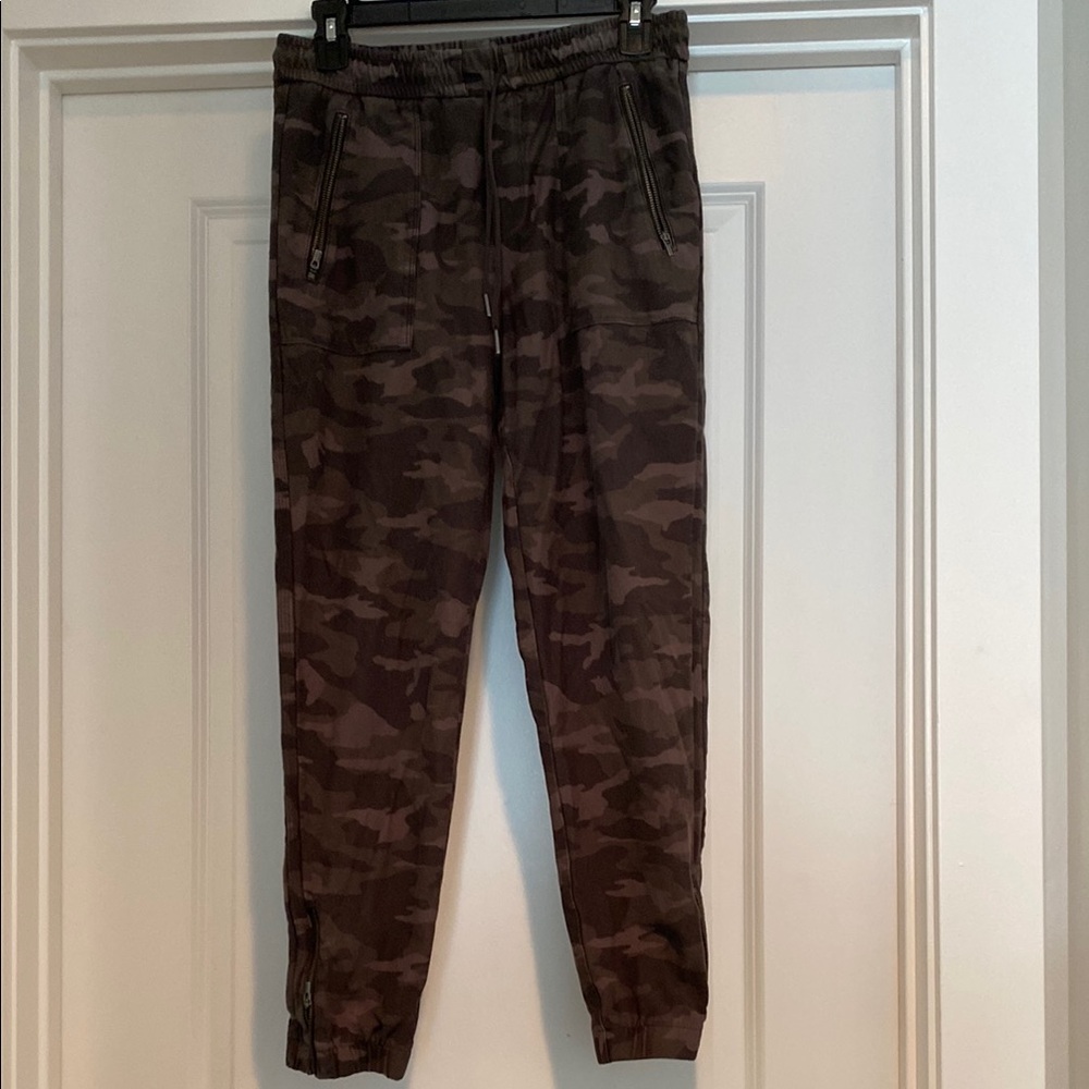 Women's Camo Jogger Pants